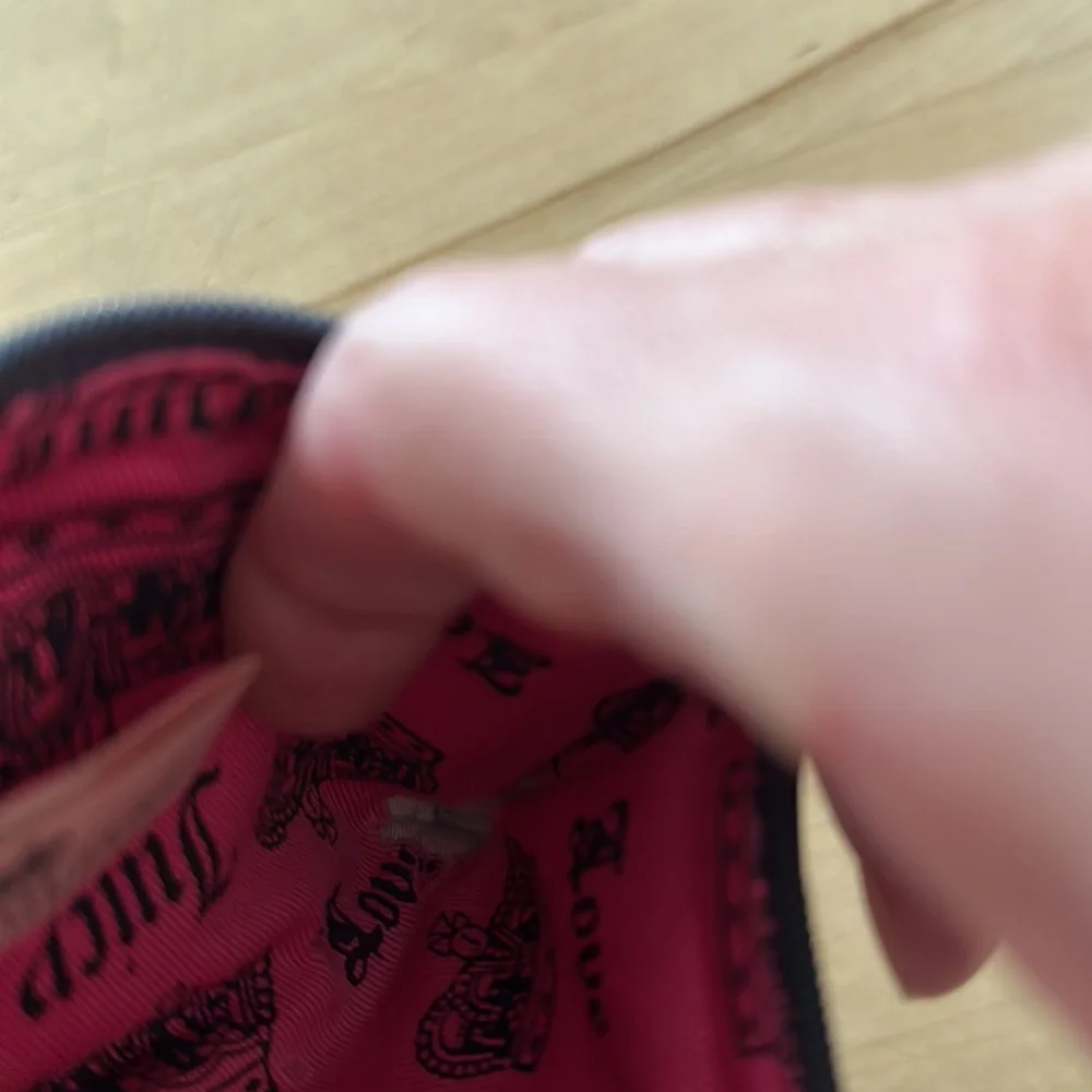 ๐ธJUICY COUTURE VELVET COINPURSE ๐ธ - Picture 5 of 6